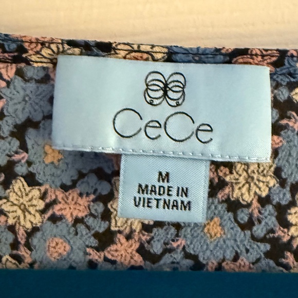 CeCe floral top, size Medium - Picture 2 of 9